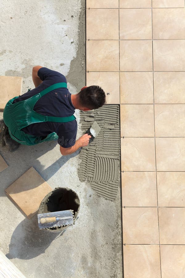 golvinstallationstegelplattor arkivbild golvinstallationstegelplattor arkivbild