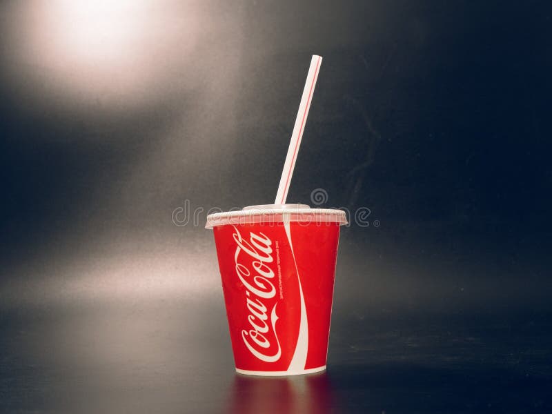 Cup with coca cola editorial stock image. Image of spray - 102696144