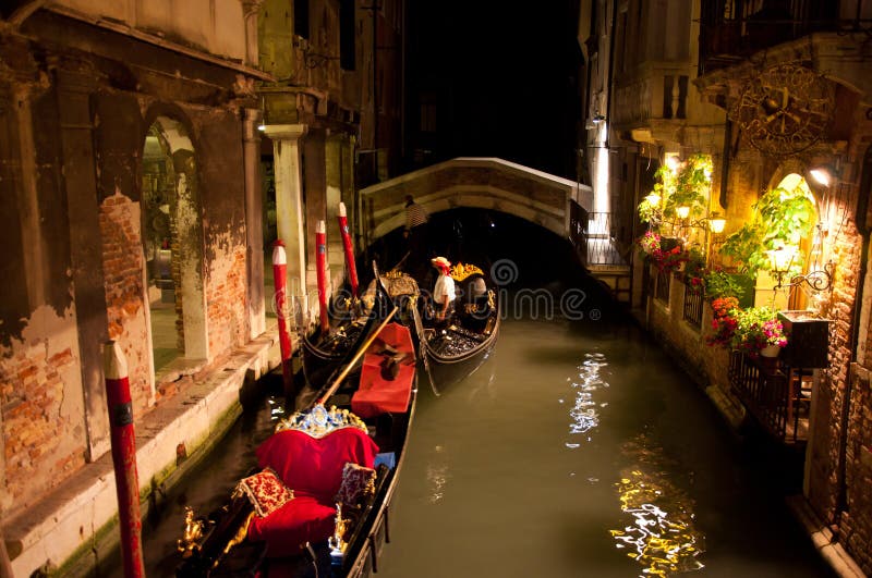 Gondola przy noc obrazy stock Gondola przy noc obrazy stock