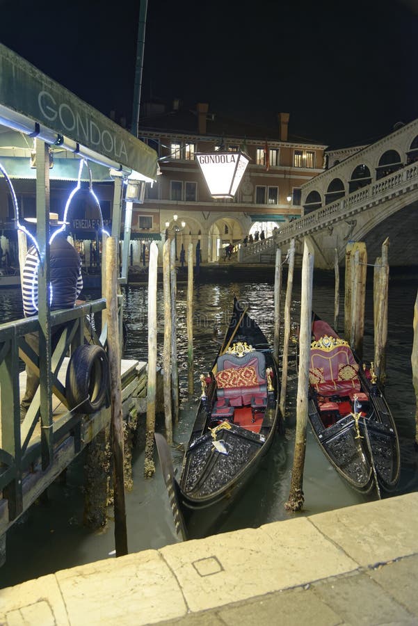 Gondolas parad på is royaltyfria foton