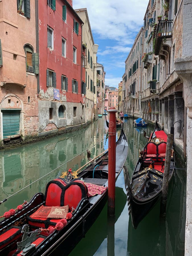 Gondolas parad på plats arkivbilder