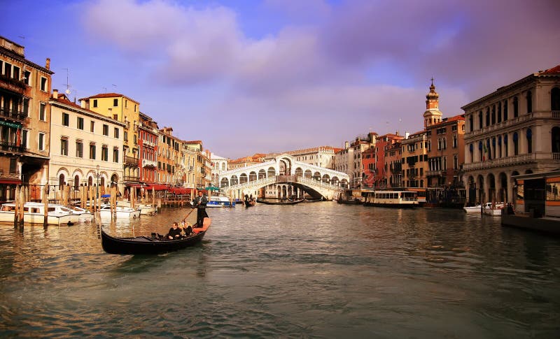 Gondoliere in Grand Canal immagine stock libera da diritti Gondoliere in Grand Canal immagine stock libera da diritti