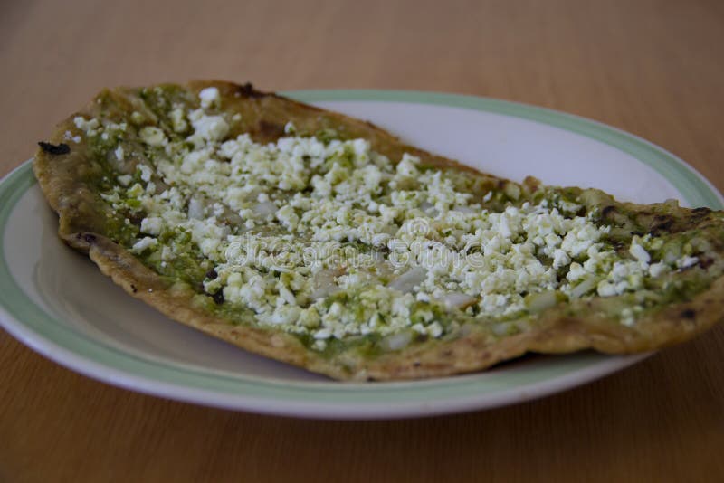 Gordita oder mexikanische Soße mit grüner Soße lizenzfreies stockbild Gordita oder mexikanische Soße mit grüner Soße lizenzfreies stockbild