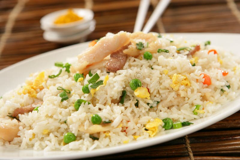 Goreng de Nasi com listras da carne de porco fotos de stock Goreng de Nasi com listras da carne de porco fotos de stock