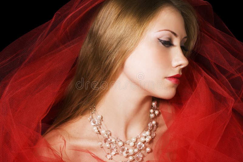 Portrét krásná žena v červené barvě.