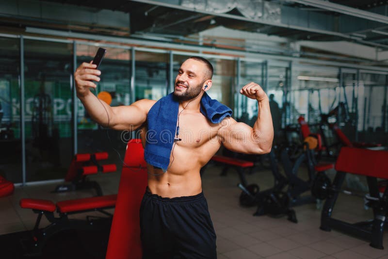 bodybuilder showoff bodybuilder showoff