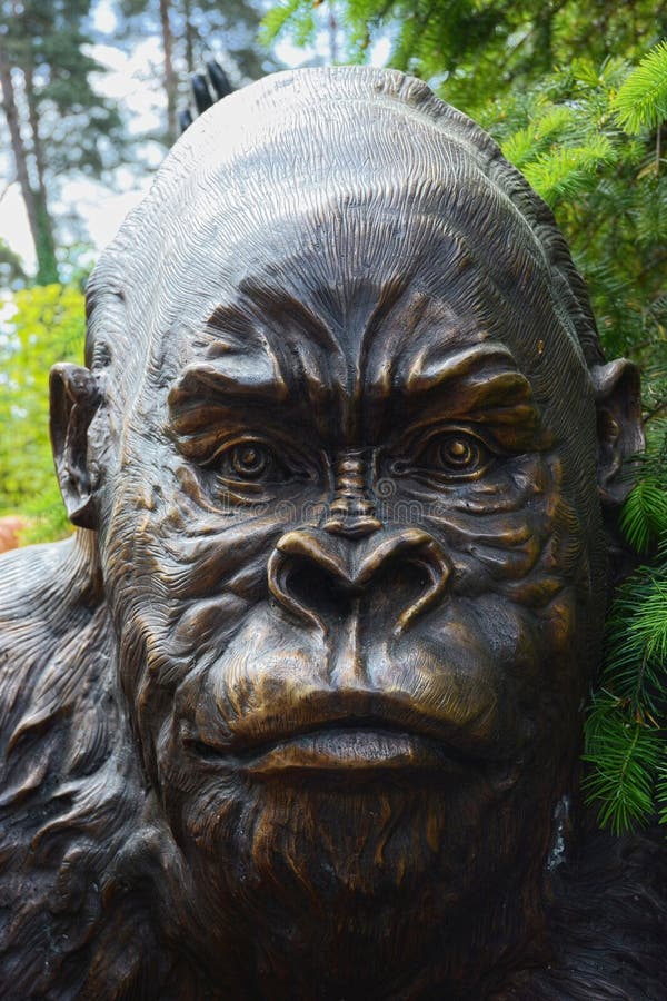 gorilla Bronsskulptur royaltyfri bild gorilla Bronsskulptur royaltyfri bild