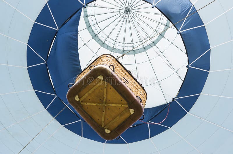 Gorące powietrze balon, widok spod spodu zdjęcia stock Gorące powietrze balon, widok spod spodu zdjęcia stock