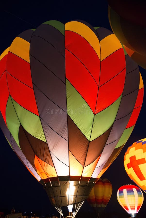 Gorące Powietrze wieczór łuny koloru światła Balonowy przedstawienie zdjęcia stock Gorące Powietrze wieczór łuny koloru światła Balonowy przedstawienie zdjęcia stock