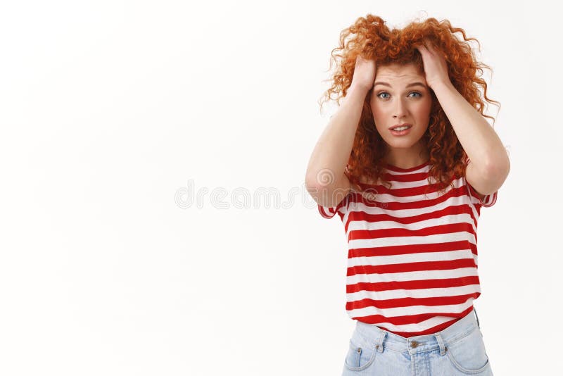 Gosh hur klara av problem Bothered besvärade händer för hår för hastiga greppet för nöd för den unga trötta för kvinnabekymmer fö royaltyfri bild Gosh hur klara av problem Bothered besvärade händer för hår för hastiga greppet för nöd för den unga trötta för kvinnabekymmer fö royaltyfri bild