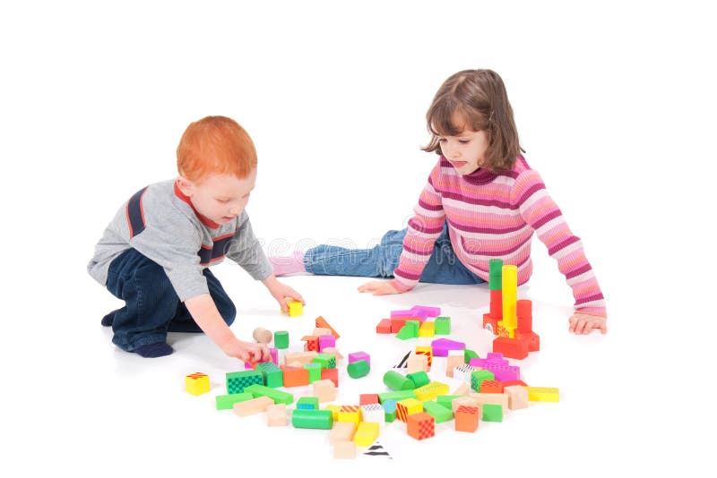 Gosses jouant avec des blocs photo stock Gosses jouant avec des blocs photo stock