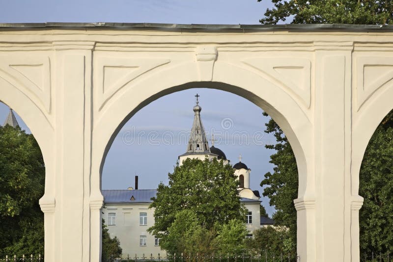 Gostiny Dvor auf Yaroslavs Gericht in Novgorod das große (Veliky Novgorod) Russland lizenzfreie stockbilder Gostiny Dvor auf Yaroslavs Gericht in Novgorod das große (Veliky Novgorod) Russland lizenzfreie stockbilder