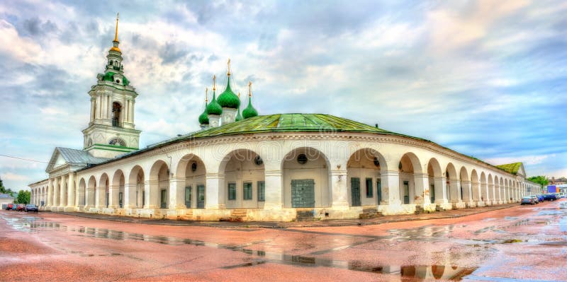Gostiny Dvor, provinsiella Neoclassical handelgallerier i Kostroma, Ryssland royaltyfria foton Gostiny Dvor, provinsiella Neoclassical handelgallerier i Kostroma, Ryssland royaltyfria foton