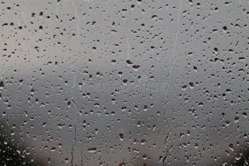 Gotas da chuva no indicador Macro, de vidro imagem de stock Gotas da chuva no indicador Macro, de vidro imagem de stock