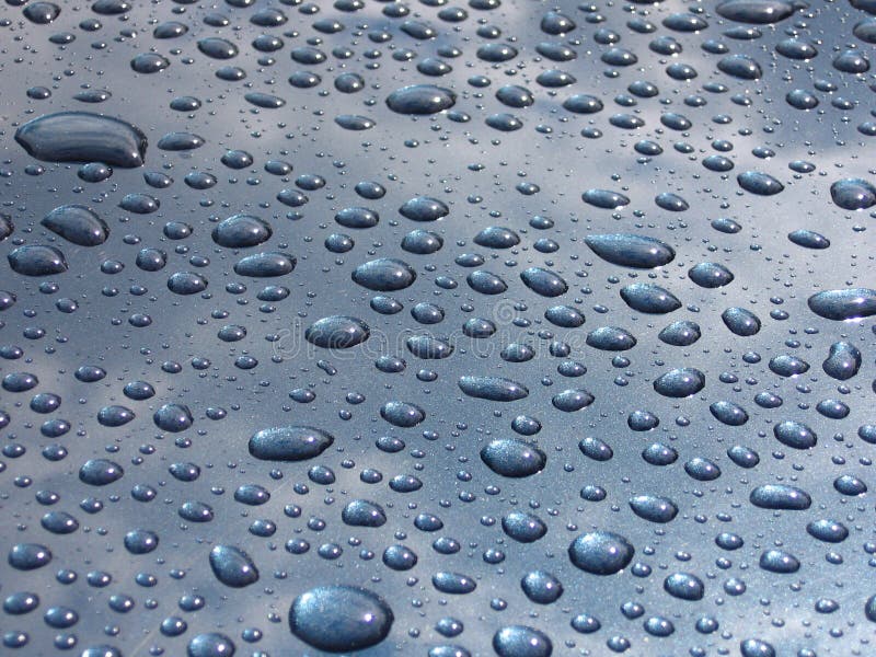 Gotas de lluvia fotografía de archivo libre de regalías Gotas de lluvia fotografía de archivo libre de regalías
