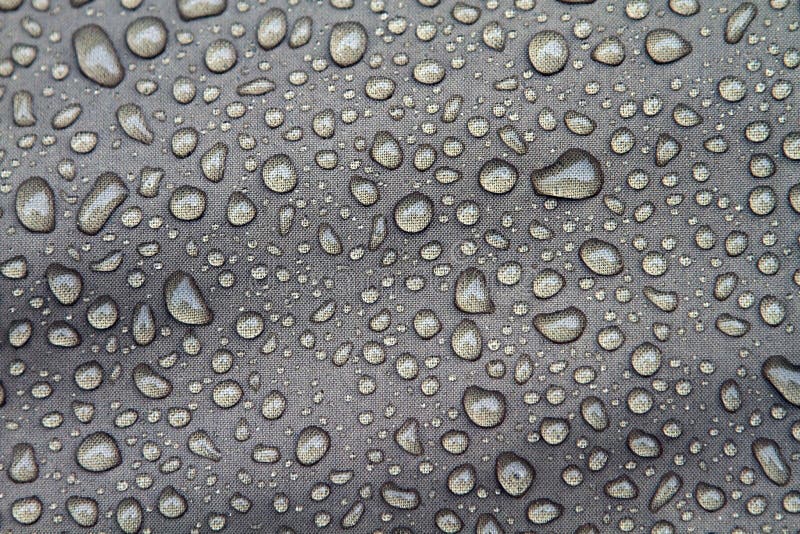 Gotas de lluvia en el material