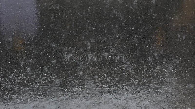 Gotas de lluvia, fondo del primer del agua metrajes