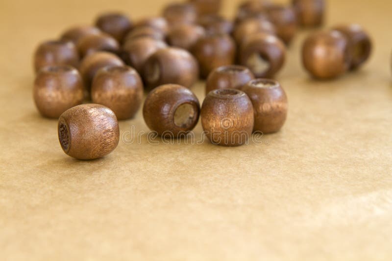 Gotas de madera en un fondo fotografía de archivo libre de regalías Gotas de madera en un fondo fotografía de archivo libre de regalías