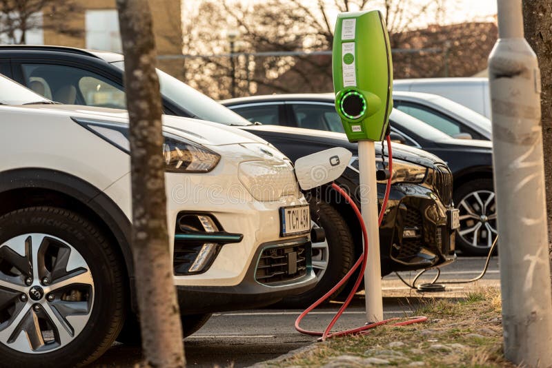 electric-and-hybrid-cars-charging-at-public-charging-stations