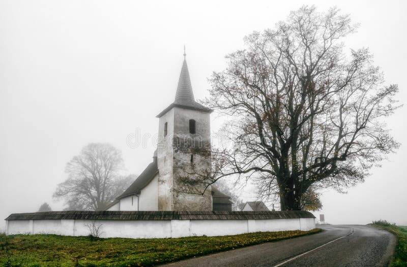 Gotický kostel v obci Ludrová u Ružomberka, Slovensko