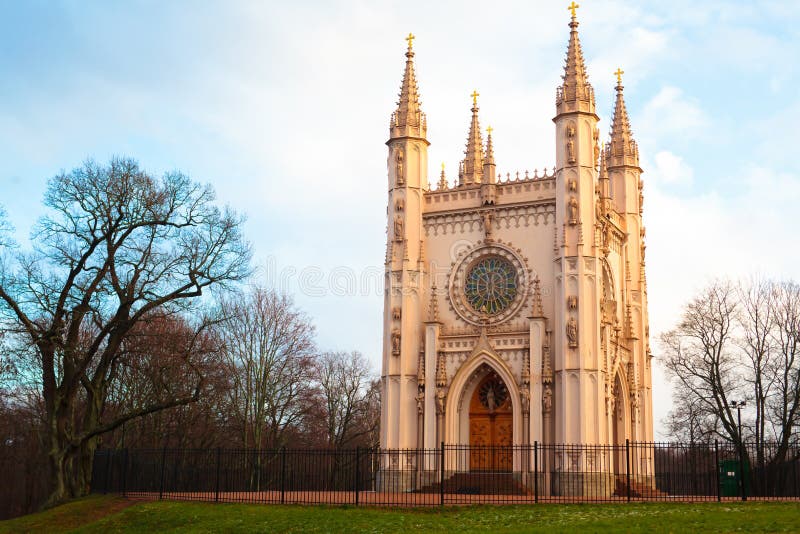 Gotische Kapel (Peterhof) stock foto Gotische Kapel (Peterhof) stock foto
