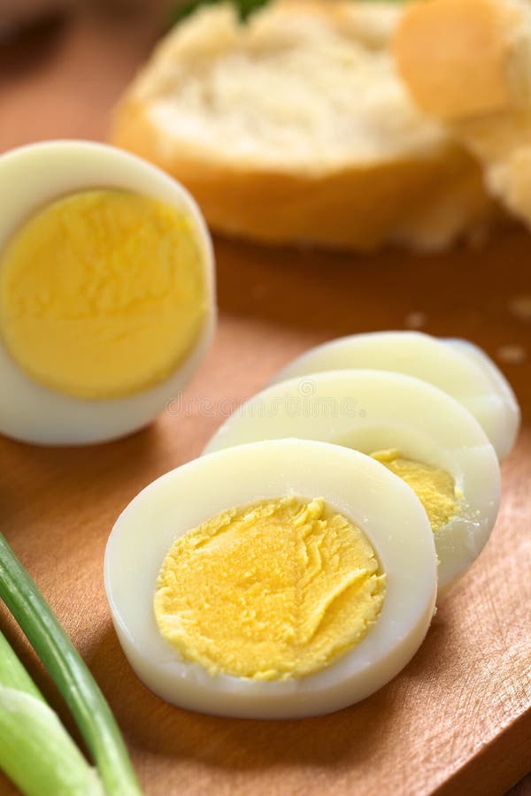 Gotowani jajeczni ciężcy plasterki