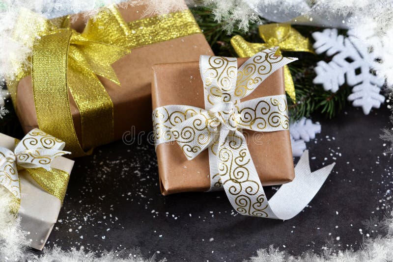 Gott nytt år och god jul Julboxar med gåvor royaltyfria foton Gott nytt år och god jul Julboxar med gåvor royaltyfria foton