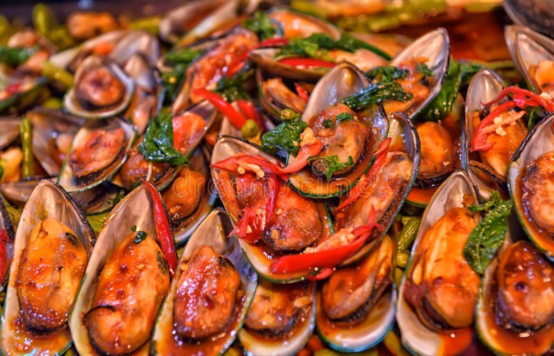 Gotujący mussels na kontuarze, fotografia stock Gotujący mussels na kontuarze, fotografia stock