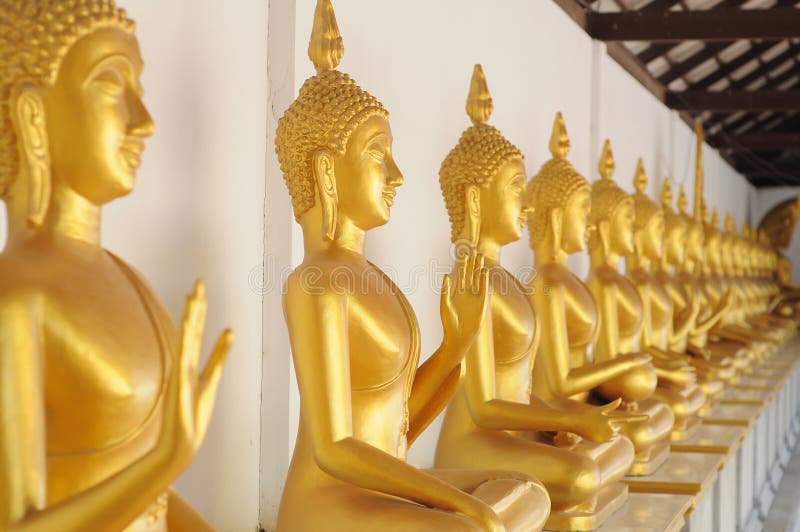 Gouden Boedha in tempel in Thailand royalty-vrije stock foto Gouden Boedha in tempel in Thailand royalty-vrije stock foto