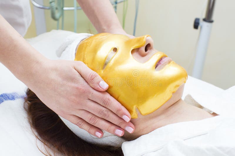 Gouden kosmetisch masker royalty-vrije stock afbeeldingen Gouden kosmetisch masker royalty-vrije stock afbeeldingen