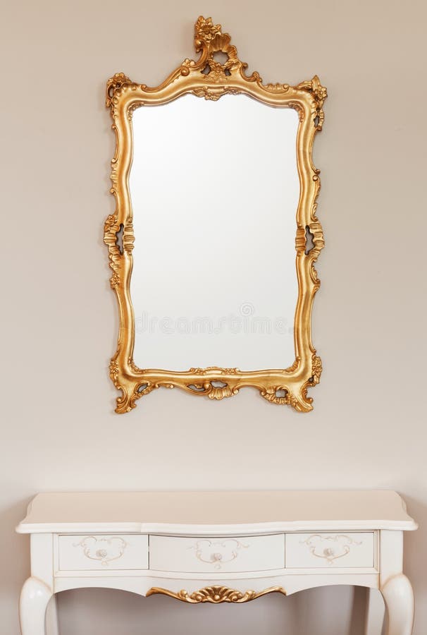 Gouden spiegelkader royalty-vrije stock afbeeldingen Gouden spiegelkader royalty-vrije stock afbeeldingen