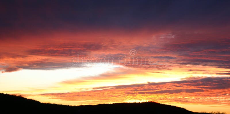 Gouden zonsondergang royalty-vrije stock afbeeldingen Gouden zonsondergang royalty-vrije stock afbeeldingen