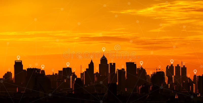 Goupille de réseau sur le bâtiment dans la ville de coucher du soleil Connexion Co photos stock Goupille de réseau sur le bâtiment dans la ville de coucher du soleil Connexion Co photos stock