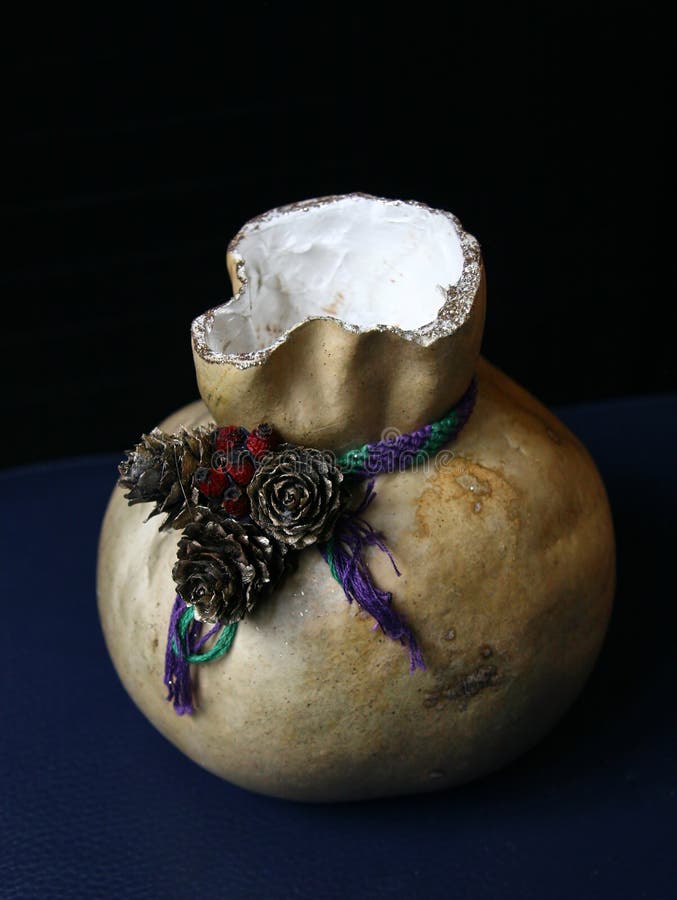 Gourd vase art decoration with small pine cones