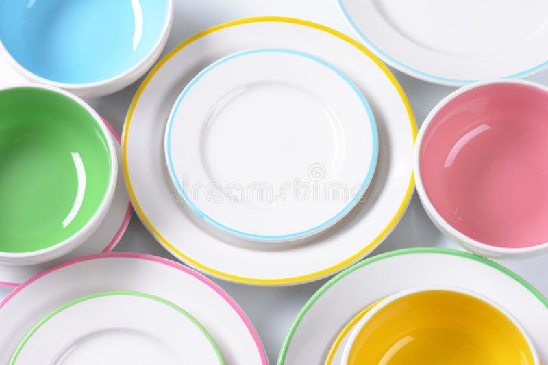 Dinner set consisting of deep bowls, dinner plates and side plates. Dinner set consisting of deep bowls, dinner plates and side plates