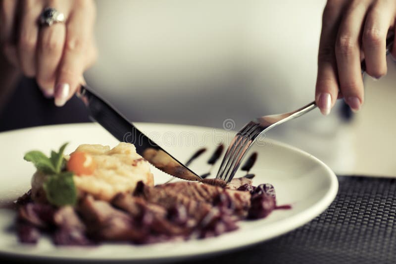Download Gość Restauracji Przy Restauracją Zdjęcie Stock - Obraz złożonej z femaleness, armada: 65225062
