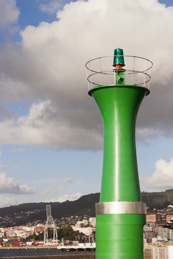 Grünes Leuchtfeuer in Vigo-Hafen Stockfoto - Bild von sport, boot: 41328178