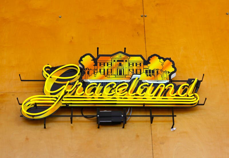 Graceland-Leuchtreklame bei Memphis Visitor Center, Memphis Tennessee stockbild Graceland-Leuchtreklame bei Memphis Visitor Center, Memphis Tennessee stockbild
