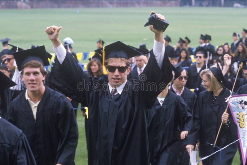 Graduados da Universidade do Califórnia foto de stock Graduados da Universidade do Califórnia foto de stock