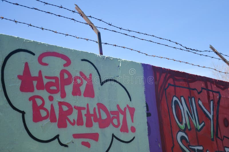 Graffiti De Joyeux Anniversaire Photos Libres De Droits Et Gratuites De Dreamstime