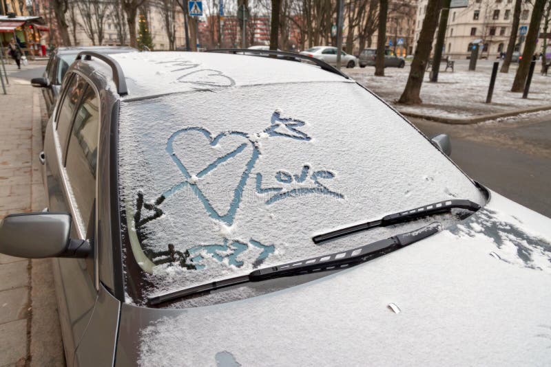 Photo libre de droit de Gel Gel Sur Le Parebrise De La Voiture