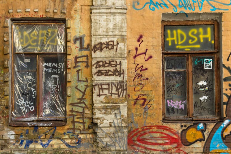 Graffiti na ścianach stary dom obrazy stock Graffiti na ścianach stary dom obrazy stock