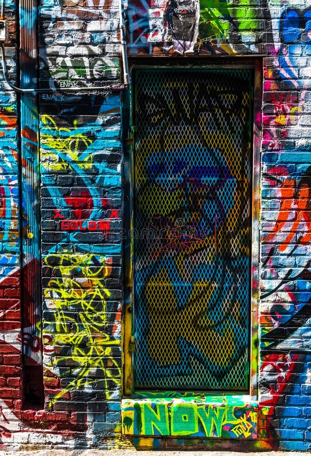 Graffiti Op Muren En Deur in Graffitisteeg, Baltimore Stock Foto