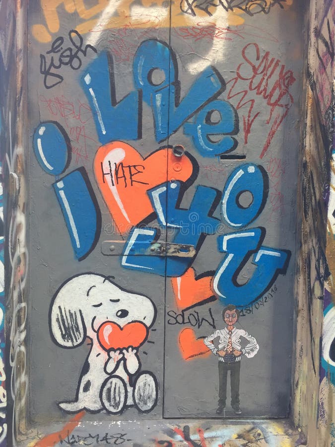 Graffiti Snoopy I Liefde U Redactionele Stock Afbeelding Image of