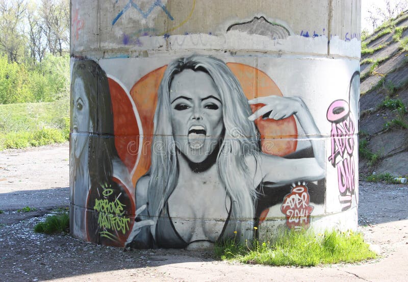 Graffitimeisje royalty-vrije stock foto Graffitimeisje royalty-vrije stock foto
