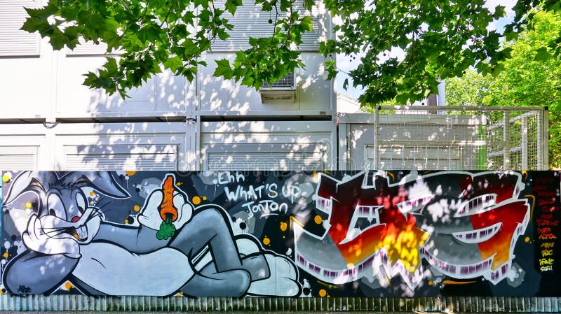 Graffitistraßenkunst in Rennes, die Hauptstadt von Bretagne in Frankreich stockfoto Graffitistraßenkunst in Rennes, die Hauptstadt von Bretagne in Frankreich stockfoto
