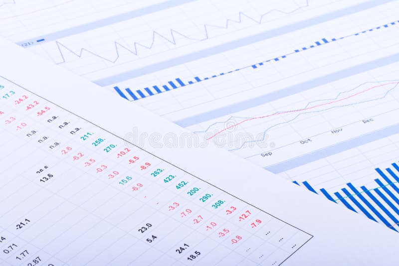 Grafisk analys för finansstångdiagram royaltyfri foto Grafisk analys för finansstångdiagram royaltyfri foto