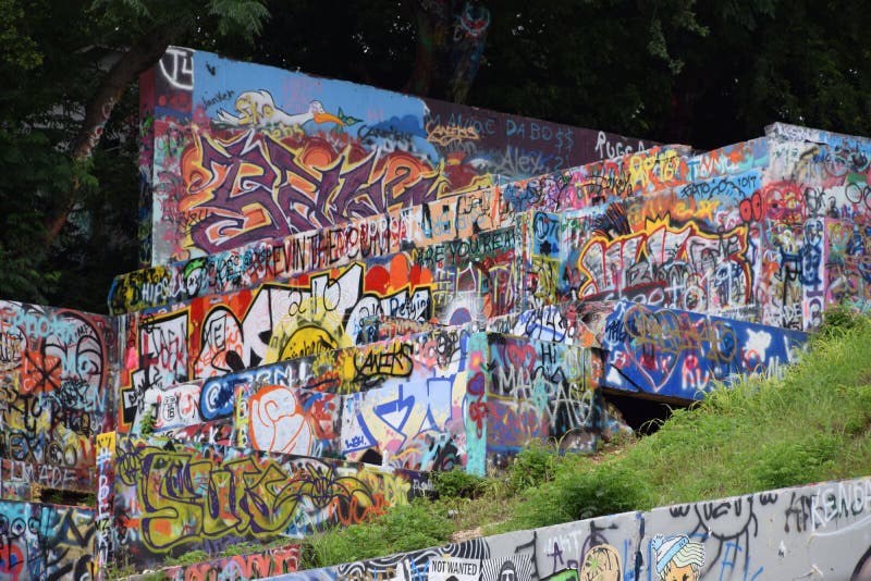Grafitti parkerar royaltyfria bilder Grafitti parkerar royaltyfria bilder