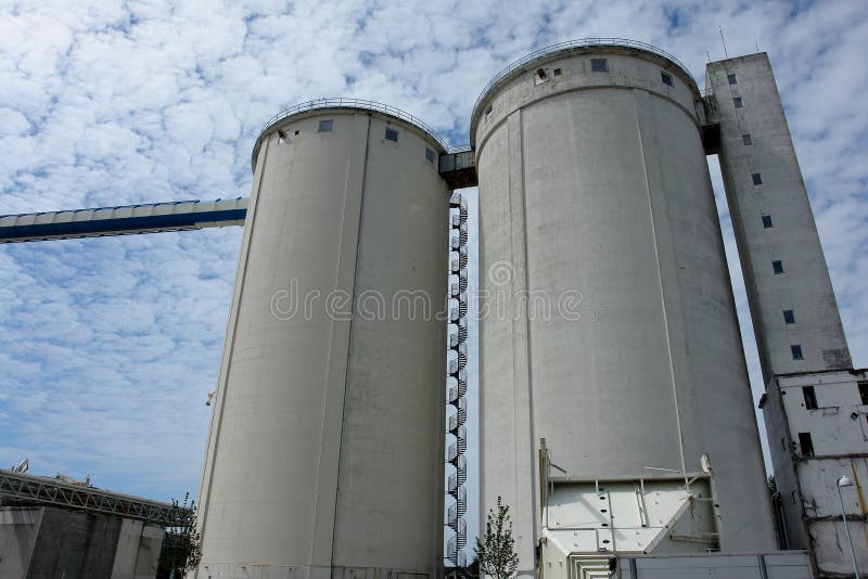 Grain silo container tanks