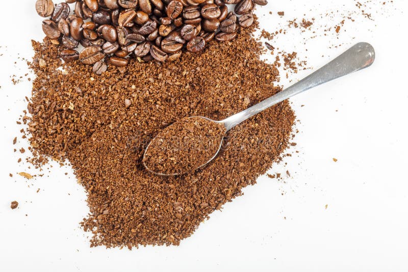 Graines de café noires et Grinded images stock Graines de café noires et Grinded images stock